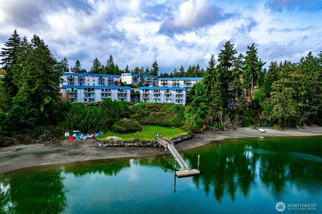 924 Shorewood Drive Bremerton WA 98312