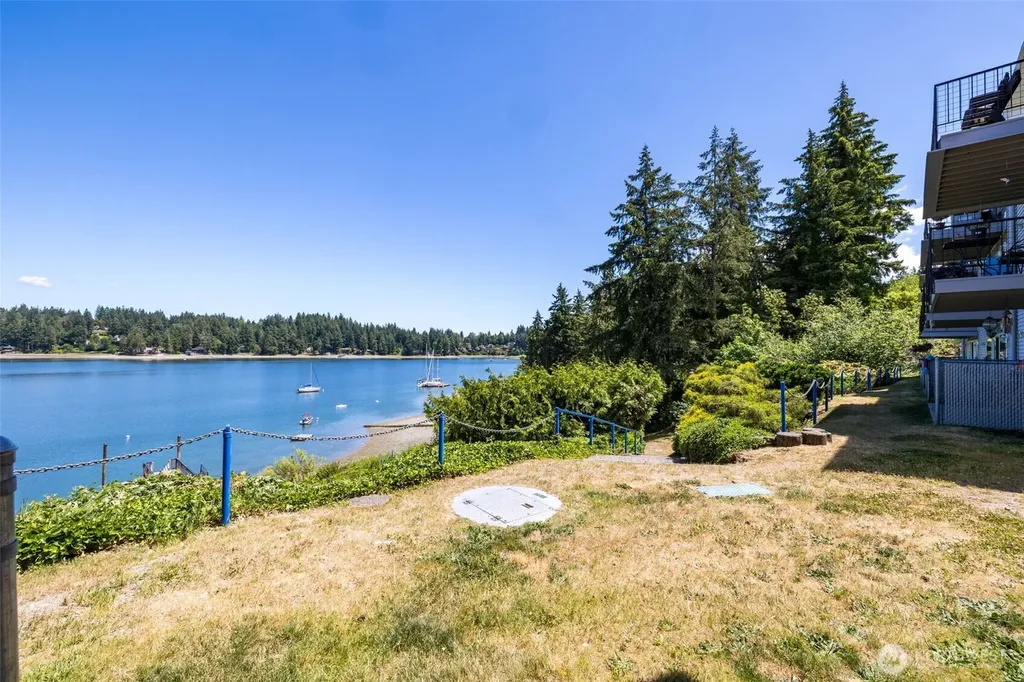 924 Shorewood Drive Bremerton WA 98312
