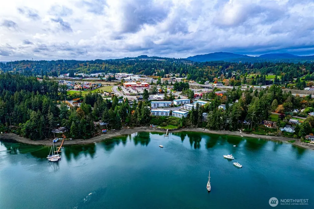 924 Shorewood Drive Bremerton WA 98312