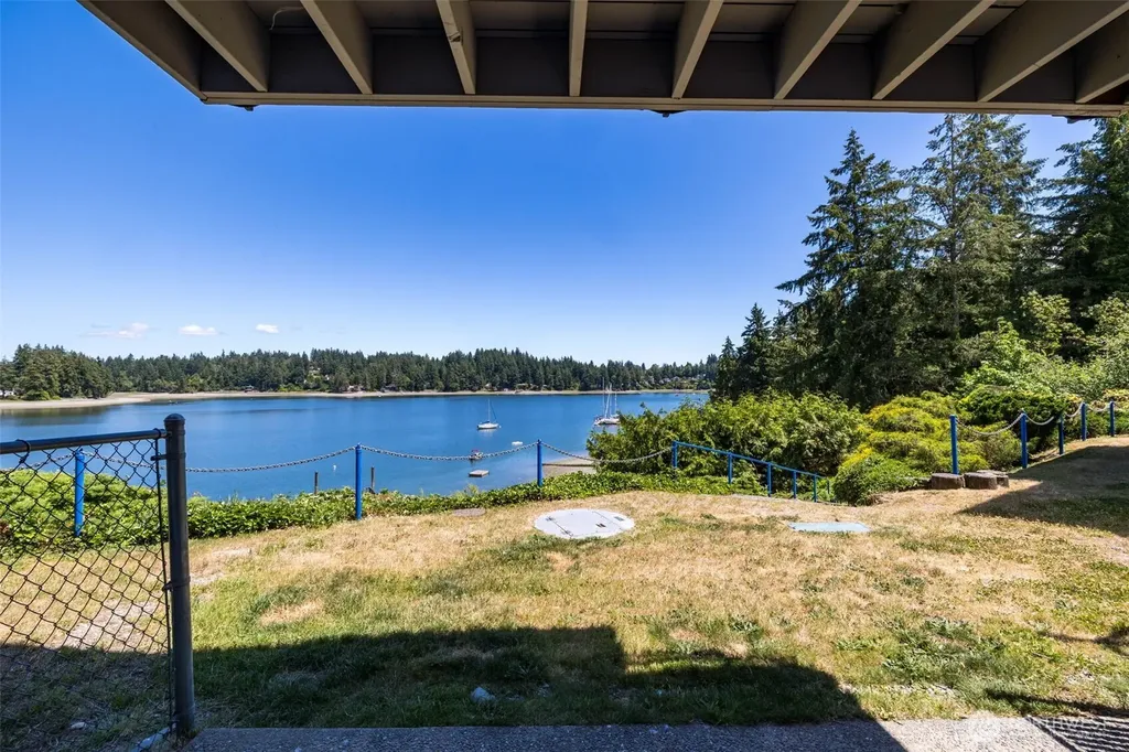 924 Shorewood Drive Bremerton WA 98312