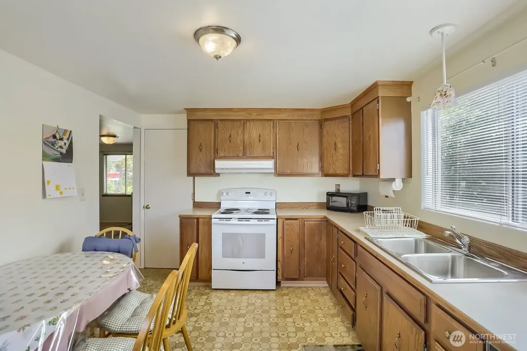 16719 3rd Avenue NE Shoreline WA 98155