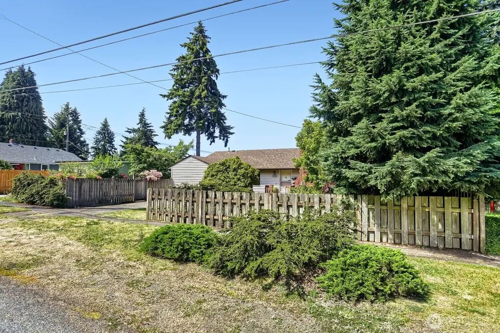 16719 3rd Avenue NE Shoreline WA 98155