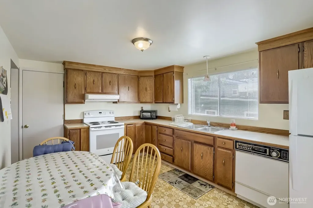 16719 3rd Avenue NE Shoreline WA 98155