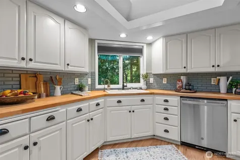 1812 SW 214th Street Lynnwood WA 98036