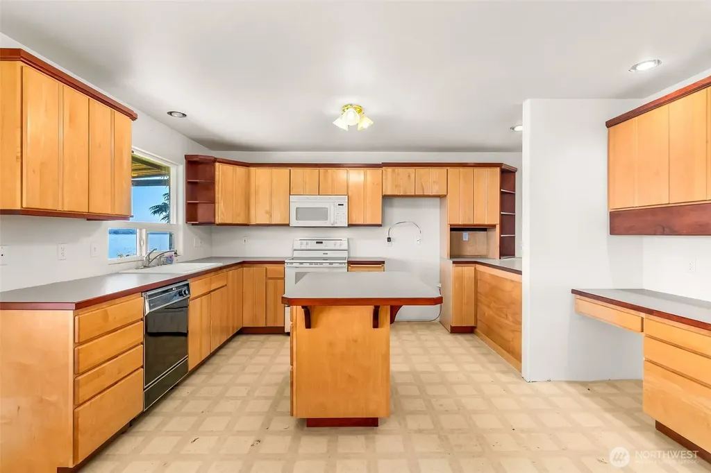 7022 Budd Street NW Olympia WA 98502