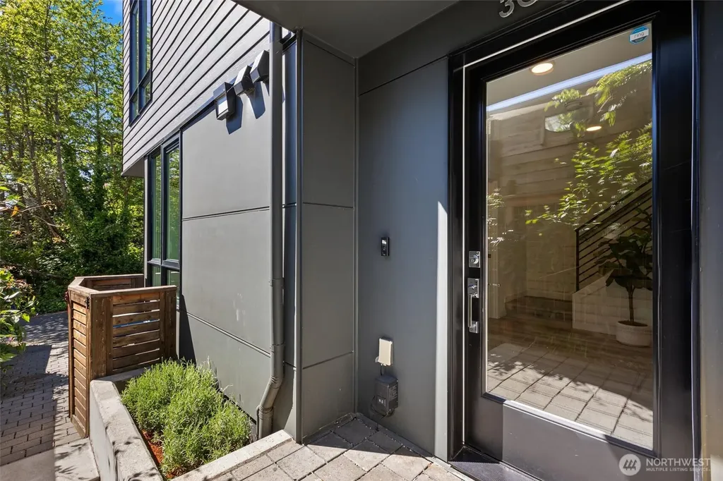 3011 30th Avenue W Seattle WA 98199