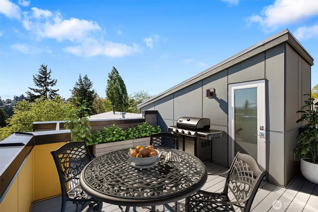 3011 30th Avenue W Seattle WA 98199