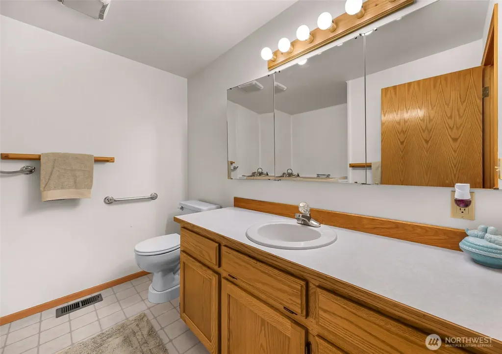 112 W 2nd Street Everson WA 98247