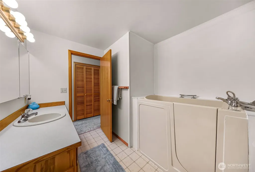 112 W 2nd Street Everson WA 98247