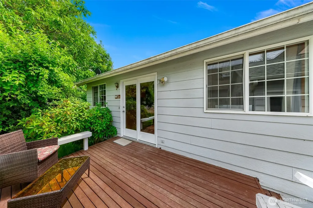 112 W 2nd Street Everson WA 98247