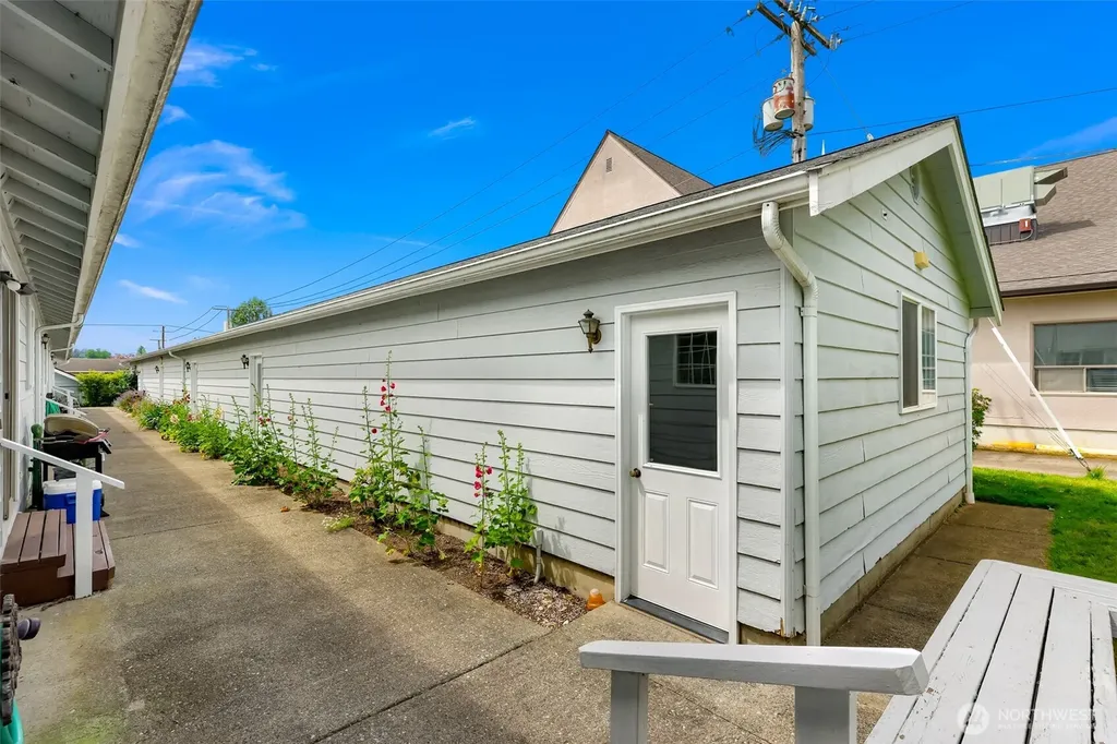 112 W 2nd Street Everson WA 98247