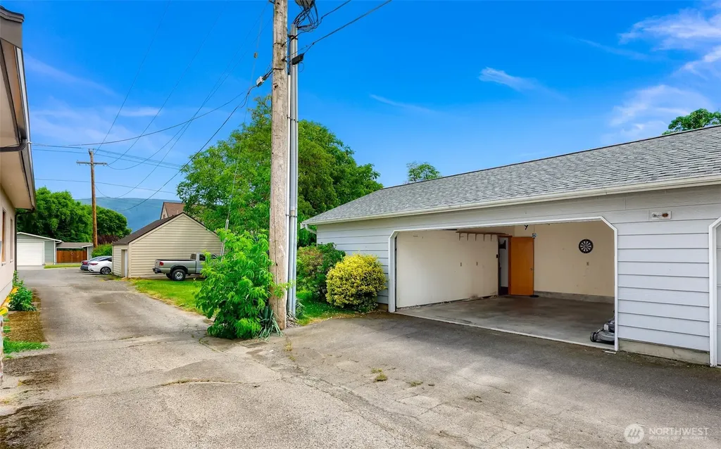 112 W 2nd Street Everson WA 98247