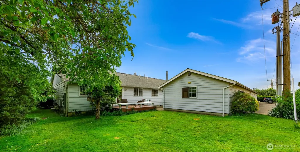 112 W 2nd Street Everson WA 98247