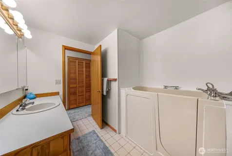 112 W 2nd Street Everson WA 98247