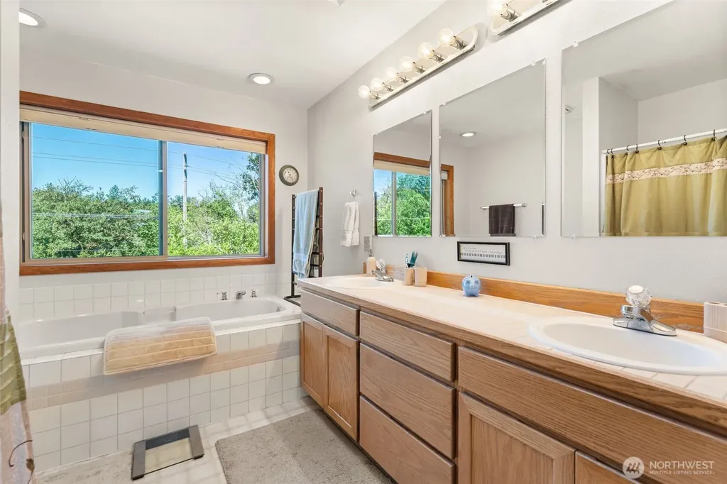 1918 8th Street Ct SW Puyallup WA 98371