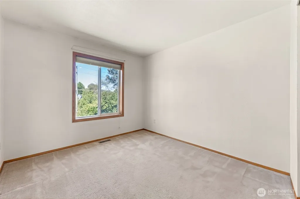 1918 8th Street Ct SW Puyallup WA 98371