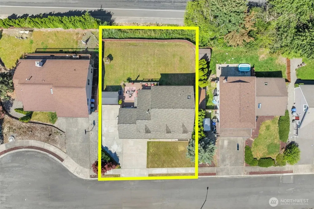 1918 8th Street Ct SW Puyallup WA 98371