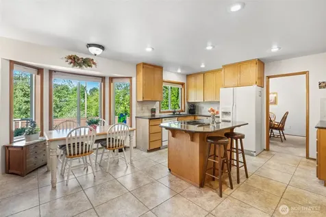 1918 8th Street Ct SW Puyallup WA 98371