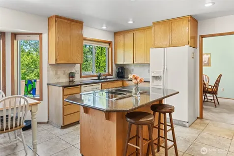 1918 8th Street Ct SW Puyallup WA 98371