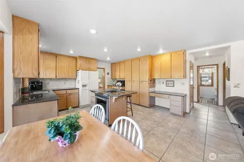1918 8th Street Ct SW Puyallup WA 98371