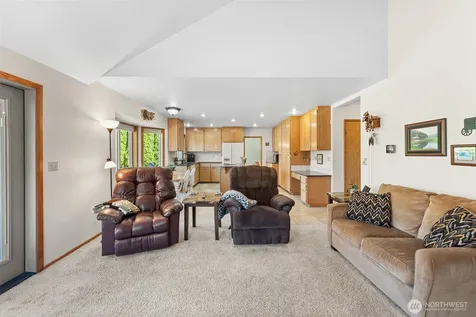 1918 8th Street Ct SW Puyallup WA 98371
