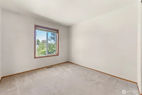 1918 8th Street Ct SW Puyallup WA 98371