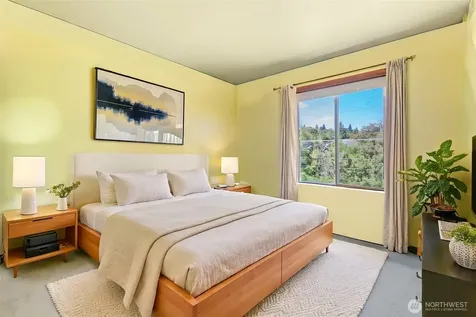 1918 8th Street Ct SW Puyallup WA 98371