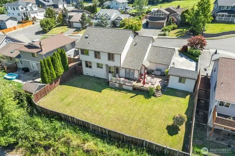 1918 8th Street Ct SW Puyallup WA 98371