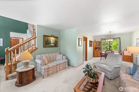 1918 8th Street Ct SW Puyallup WA 98371