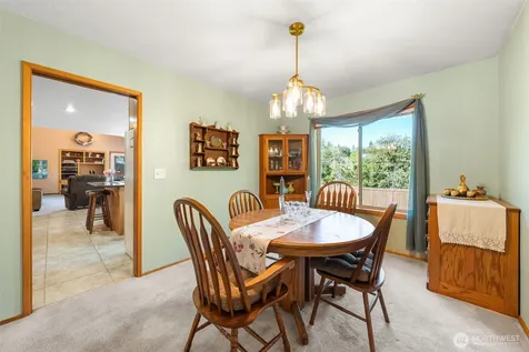 1918 8th Street Ct SW Puyallup WA 98371