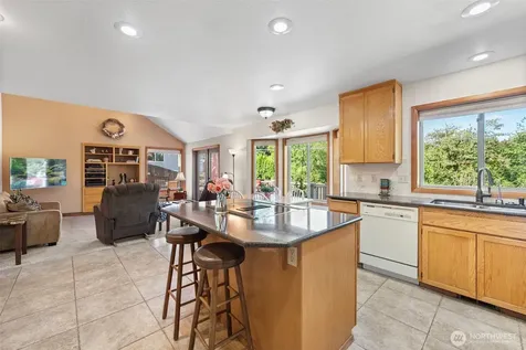 1918 8th Street Ct SW Puyallup WA 98371