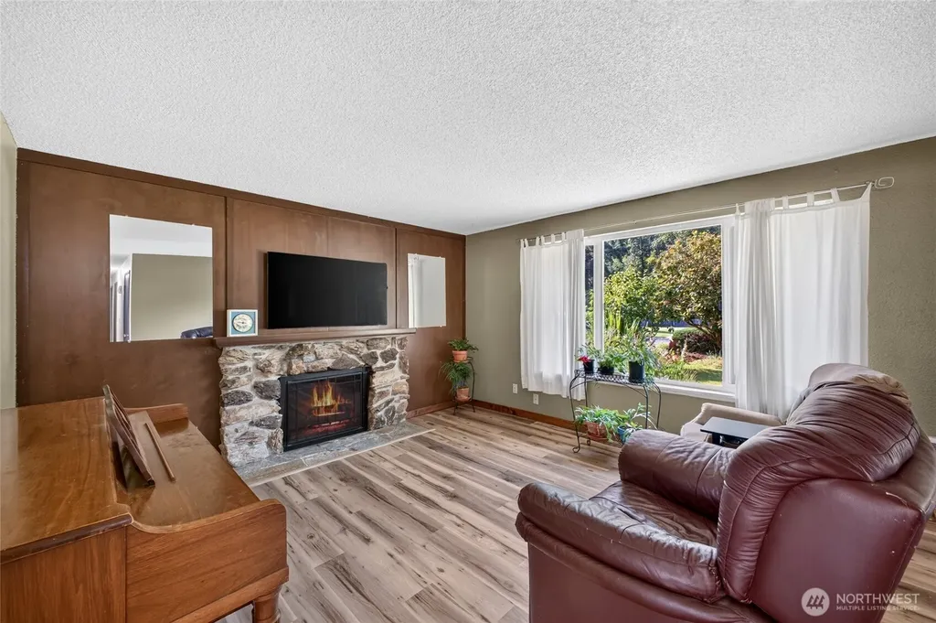 11513 108th Street SW Tacoma WA 98498