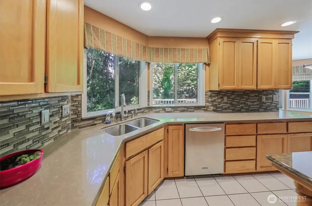 4204 27th Avenue NW Gig Harbor WA 98335