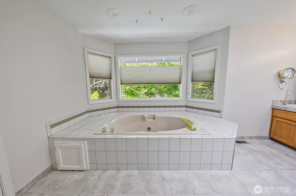 4204 27th Avenue NW Gig Harbor WA 98335