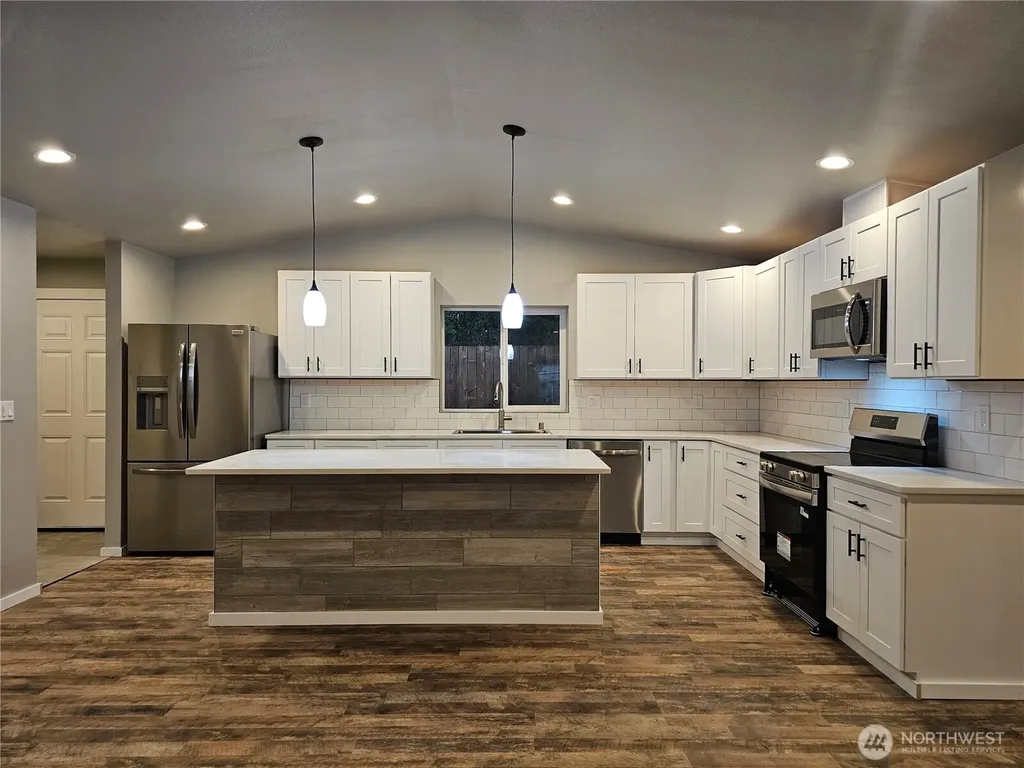 17 Pebble Creek Court Elma WA 98541