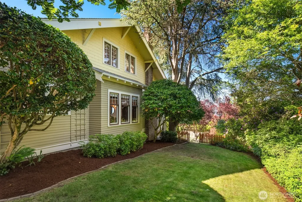 4055 SW Holgate Street Seattle WA 98116
