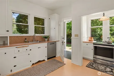 4055 SW Holgate Street Seattle WA 98116