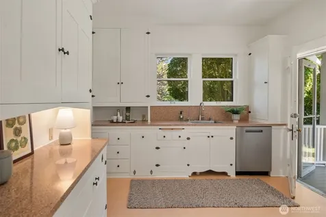 4055 SW Holgate Street Seattle WA 98116