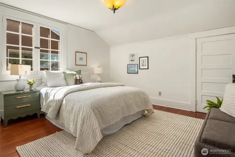 4055 SW Holgate Street Seattle WA 98116
