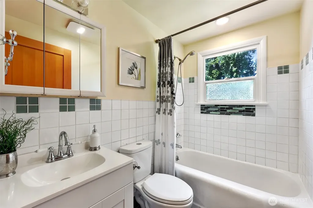11527 39th Avenue NE Seattle WA 98125
