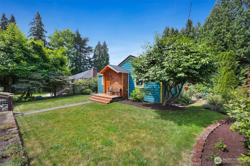 11527 39th Avenue NE Seattle WA 98125
