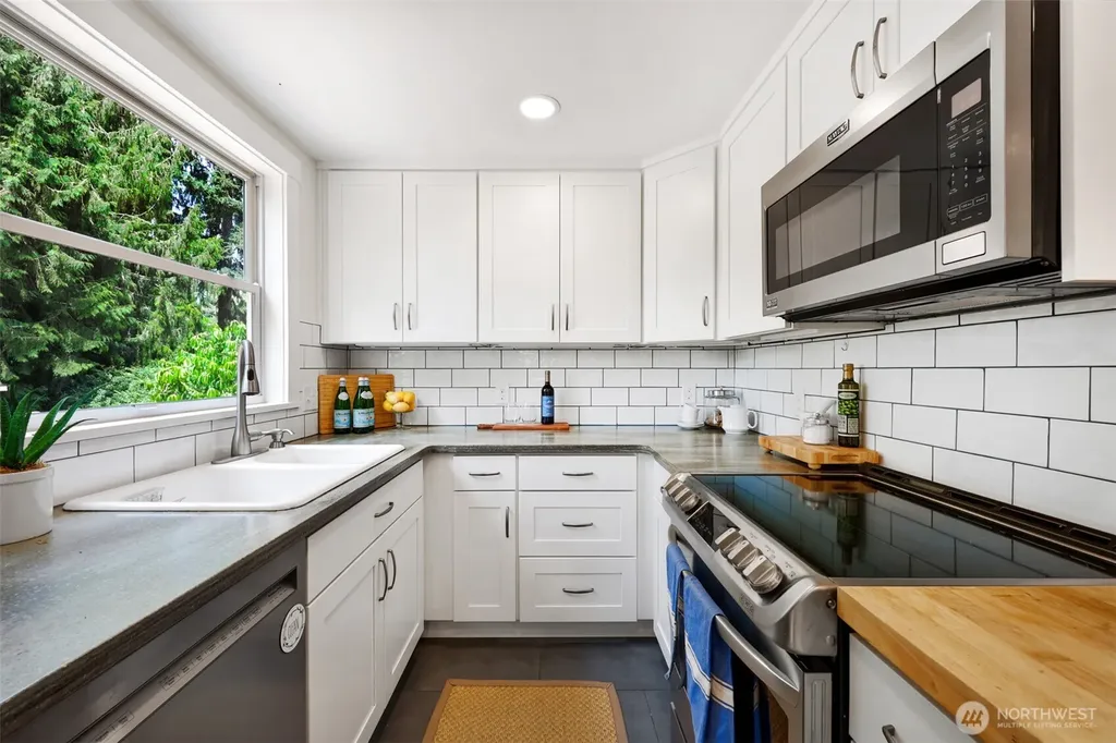 11527 39th Avenue NE Seattle WA 98125