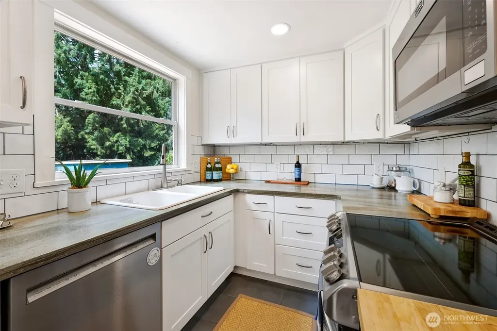 11527 39th Avenue NE Seattle WA 98125