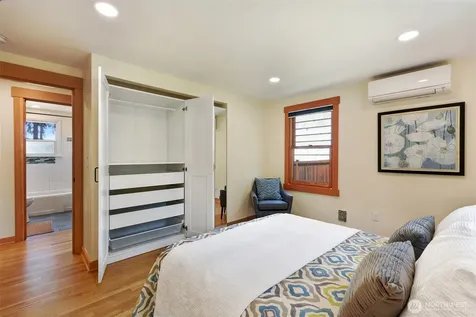 11527 39th Avenue NE Seattle WA 98125
