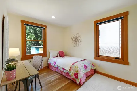 11527 39th Avenue NE Seattle WA 98125