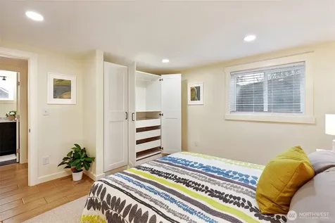 11527 39th Avenue NE Seattle WA 98125