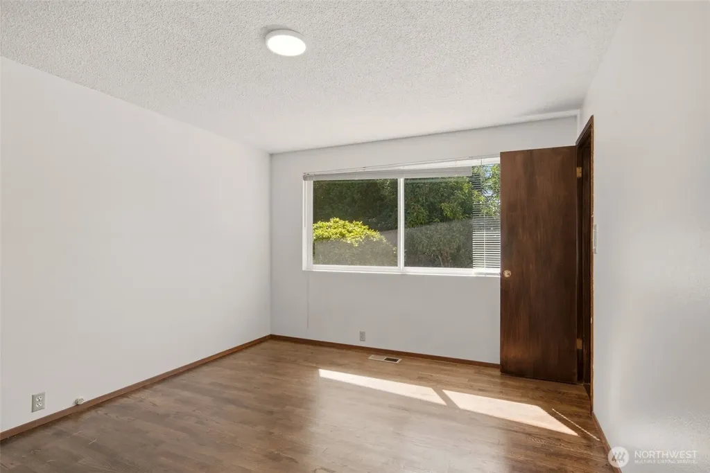 26607 Manchester Court Kent WA 98032