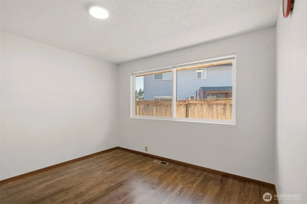 26607 Manchester Court Kent WA 98032