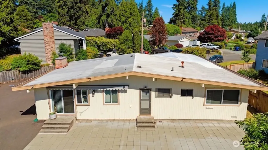 26607 Manchester Court Kent WA 98032