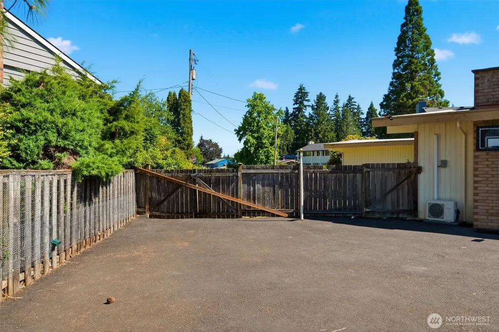 26607 Manchester Court Kent WA 98032